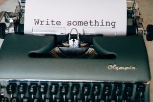 Comment écrire sa biographie courte ? Conseils et exemples